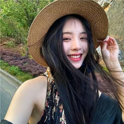 夏日天空的那匹红马